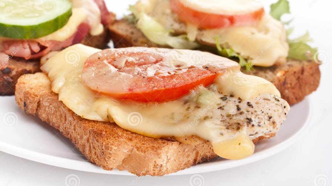 Гарячі бутерброди з шинкою і сиром