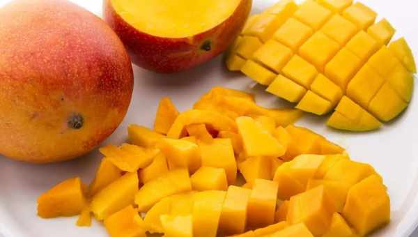 Як правильно їсти манго