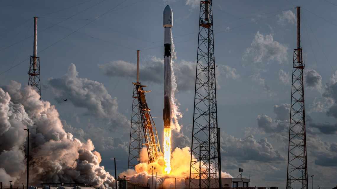 SpaceX відклала запуски до 2017 року