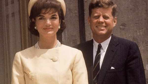 Чому Жаклін Кеннеді переробила своє перше заручинкове кільце?