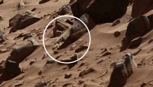 Дивні структури на фото з Марса схожі на руїни будівлі