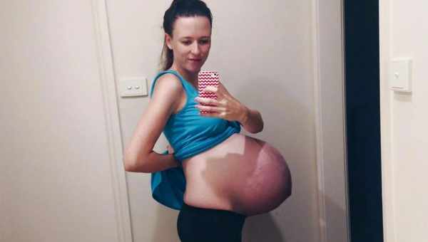 «Животик тобі йде!»: вагітна Карлі Клосс у бра захопила Водянову і Шейк
