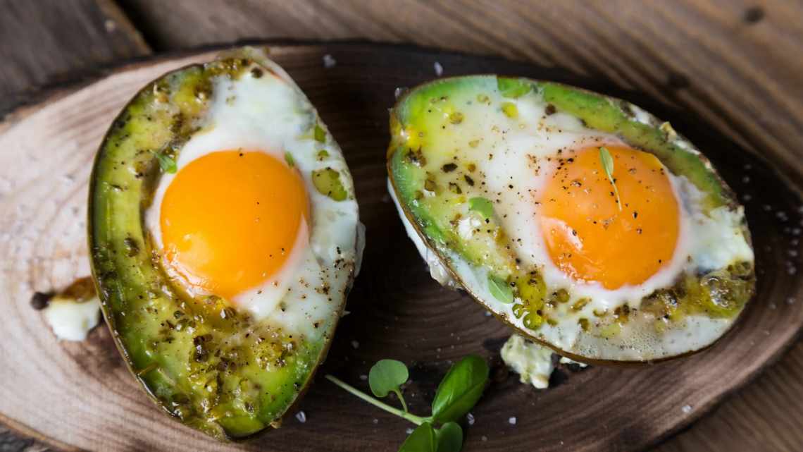 Авокадо запечений з яйцем - рецепт