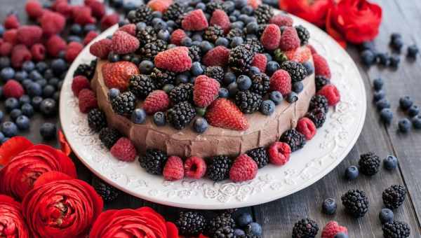 Торт «Маннік з ягодами»