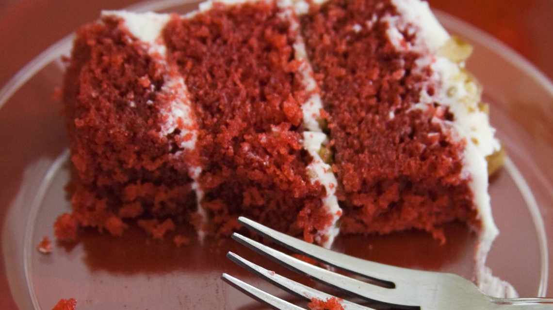 Торт «Червоний оксамит» з сирно-вершковим кремом