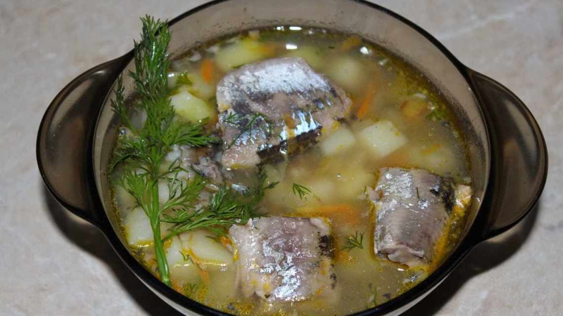 Рибний суп з консервів івасі