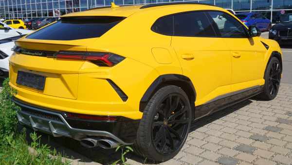 Lambo Urus: породистий бик підвищеної прохідності