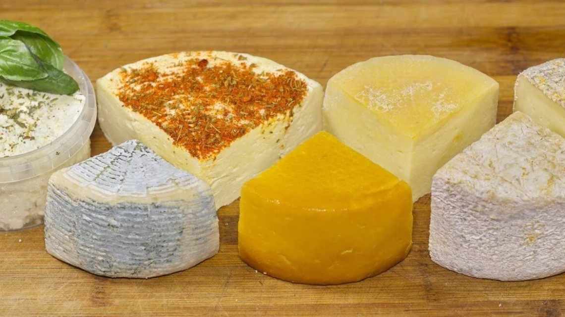 Сирні пелюшки на кефірі - багатонаціональний продукт. Варіанти коржиків із сиром на кефірі: з гарбузом, цибулею