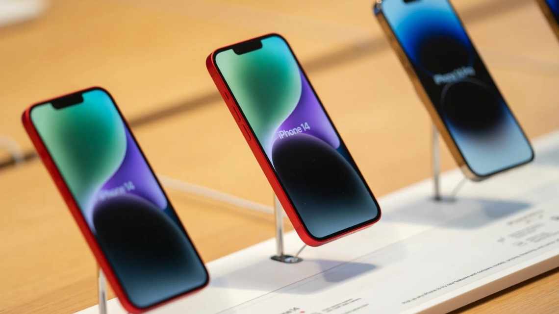 Apple скоротить виробництво старих моделей iPhone