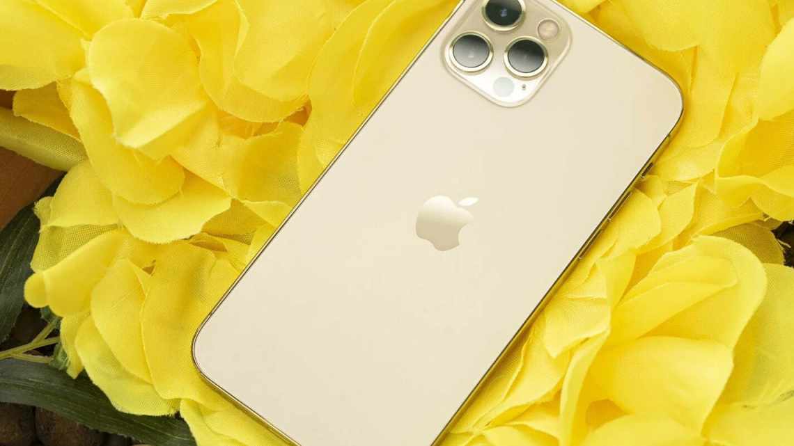 Ніж iPhone 12 Pro в золотому кольорі краще за всіх інших