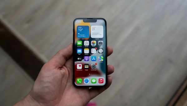 Споживачам все ще потрібні компактні iPhone