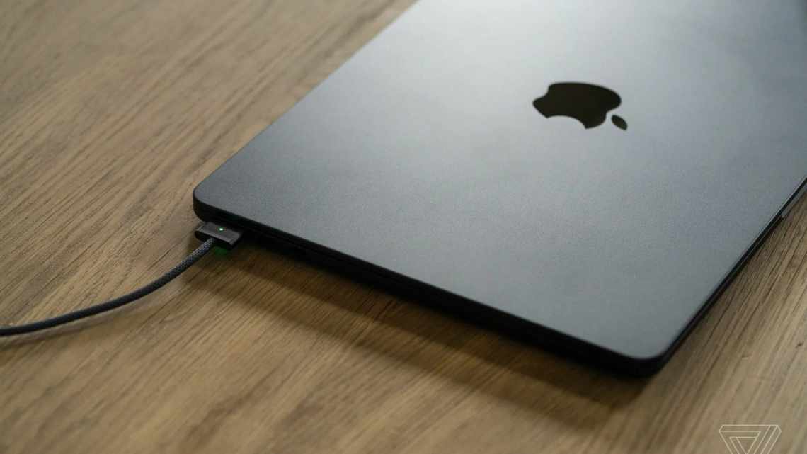 Суд визнав, що Apple свідомо продавала MacBook Pro з дефектом екрану