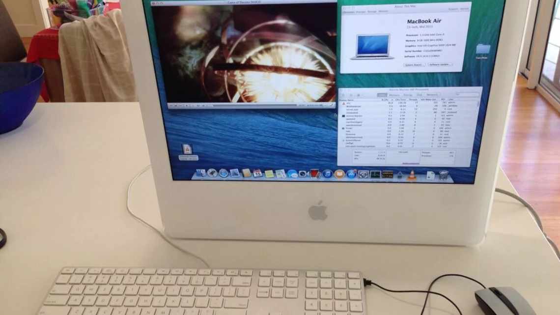 iMac G5 (iSight) в тіні iPod (G5)