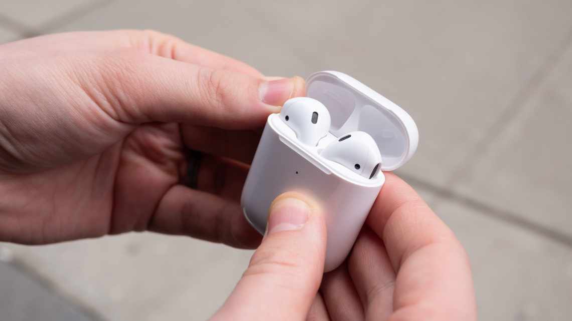 Як оснастити AirPods бездротовою зарядкою дуже дешево