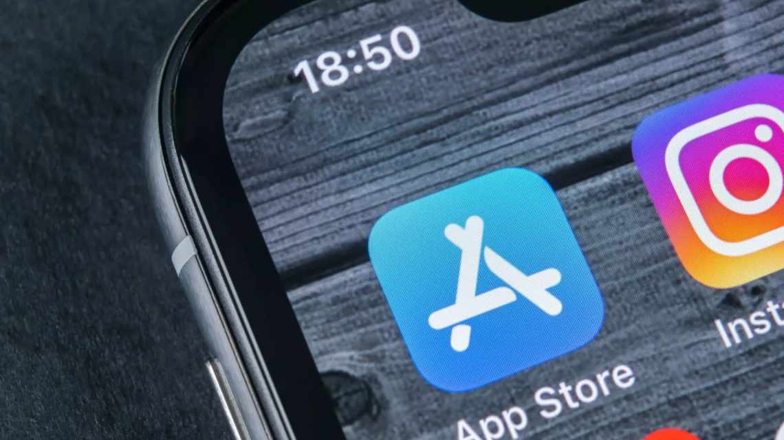 Колишній глава App Store розповів, як Apple заважає додаткам-конкурентам