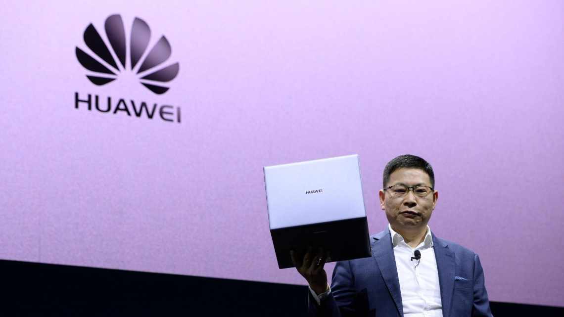 Глава Huawei не бачить в Apple конкурента