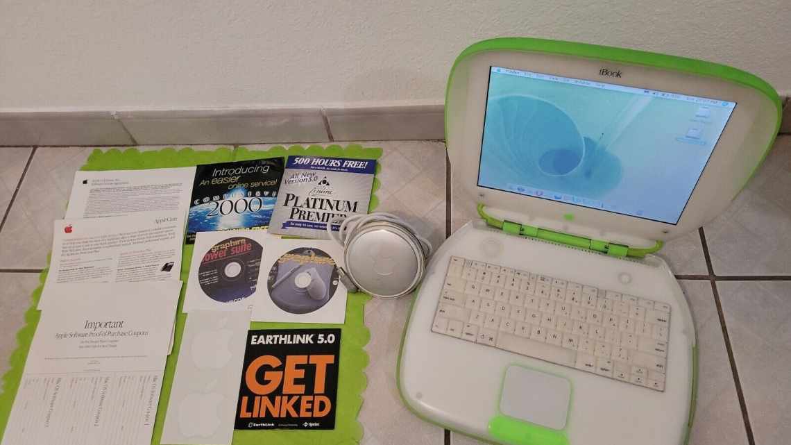 iBook G3, весь в білому...