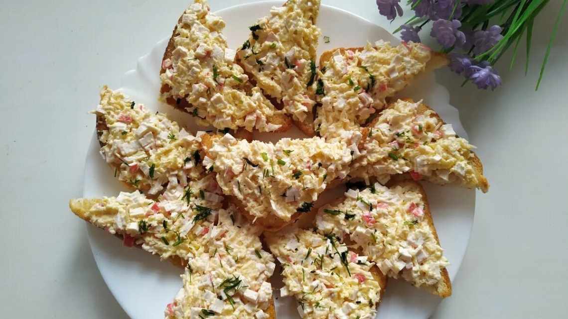 Куряче філе з крабовими паличками (в духовці)