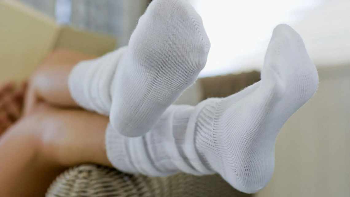 Як відстирати білі шкарпетки