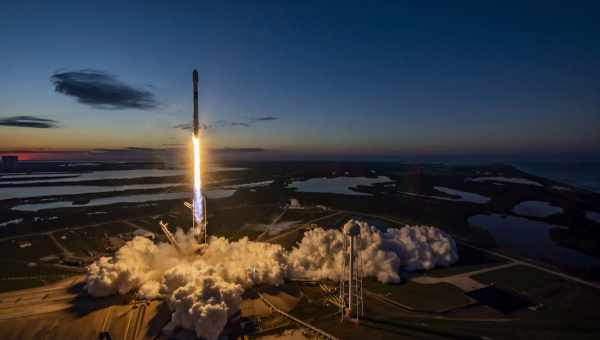 Falcon 9 вибухнув під час зльоту