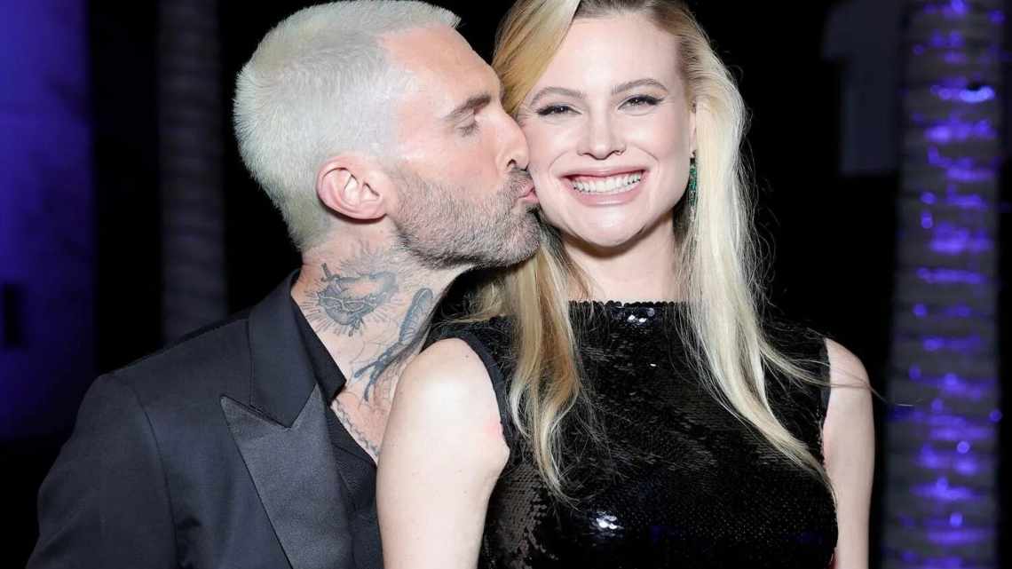 Рідкісний кадр: дружина соліста Maroon 5 Бехаті Прінслу на прогулянці з дочкою