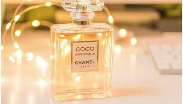 Ґудзики, камеї і твід у колекції годинників Chanel Mademoiselle Privé Bouton