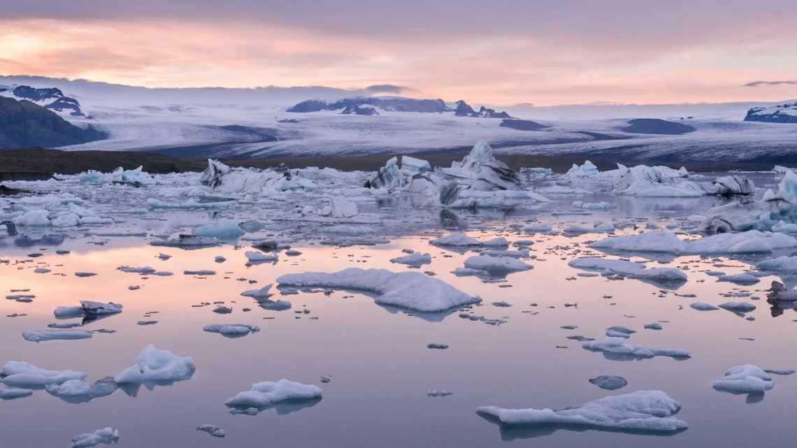 Танути льоди Антарктиди змушує теплий океан, а не повітря