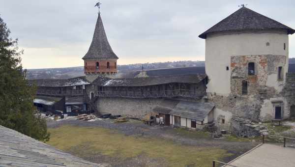 Падаючий з Білої вежі привид та інші фантоми в зловісних місцях