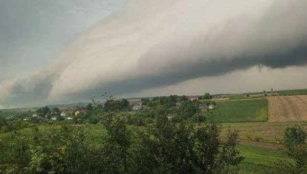 Зустрічі з хмарами, які поводилися як розумні істоти