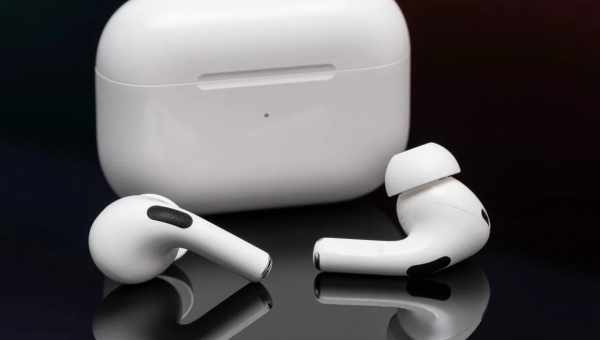 З'явилися нові подробиці про AirPower і AirPods 2