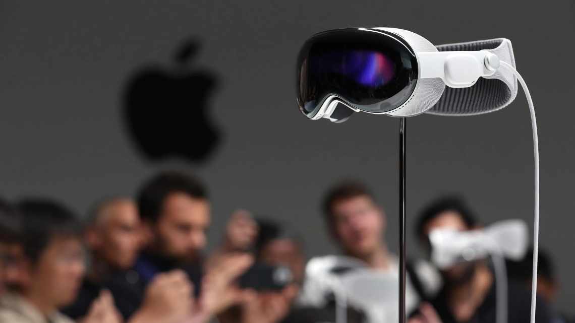 Apple провела закриту презентацію AR-гарнітури. Що про неї відомо