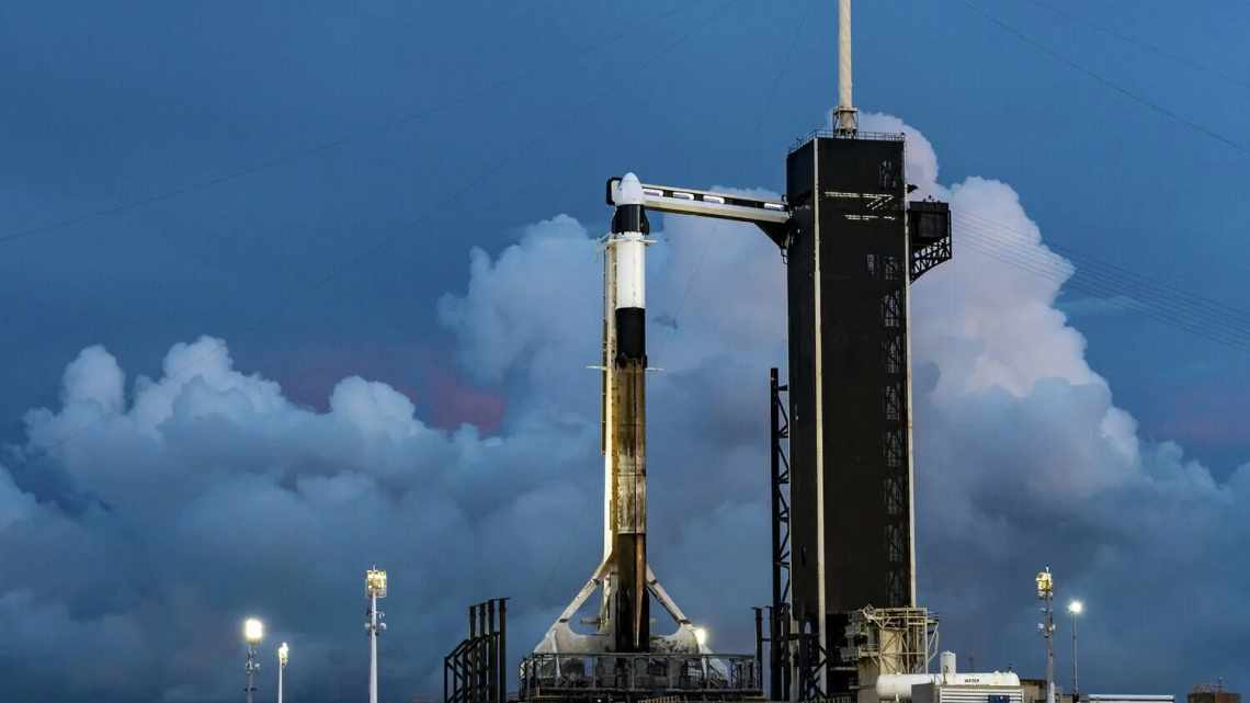 SpaceX відклала пілотований запуск корабля Dragon до 2018 року