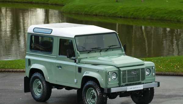 Шестиколісний Land Rover Defender представлений в Женеві