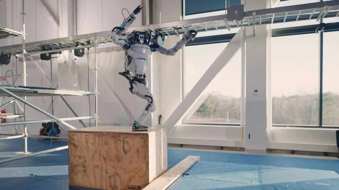 Інженери Boston Dynamics показали, як робот Atlas навчається паркуру: біль, падіння і розчарування