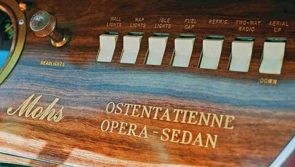 Mohs Ostentatienne Opera Sedan: лімузин з килимами династії Мін