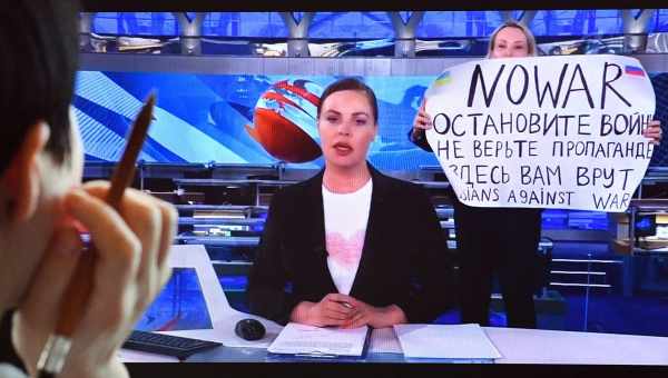 Три овіроптори, що згрудилися, стали першим прикладом комунальної ночівлі у динозаврів