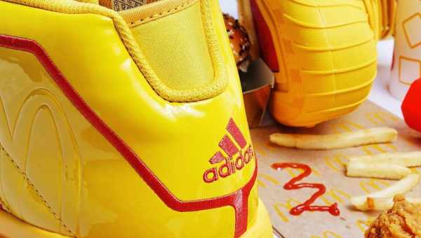 Adidas і McDonald's зробили спільну колекцію одягу. З нею себе можна відчути картоплею фрі