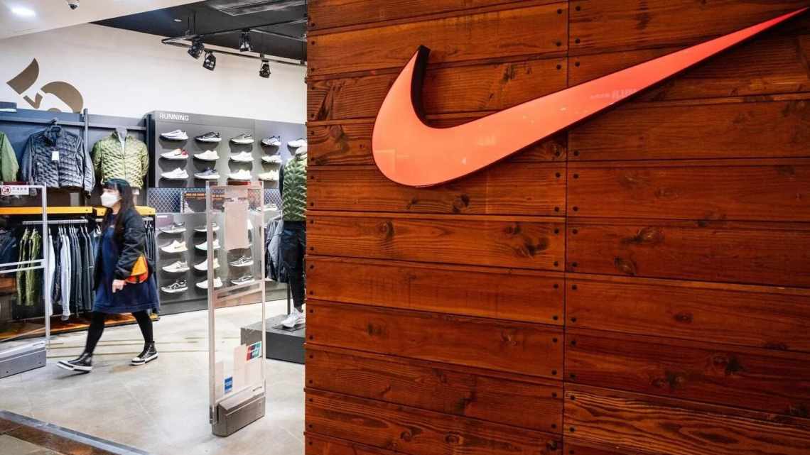 Apple наймає співробітника з Nike