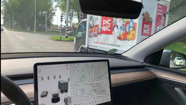 Tesla збільшить кількість камер і радарів в електромобілях