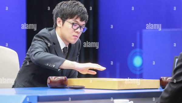 AlphaGo перемогла в першій грі проти Ке Цзе