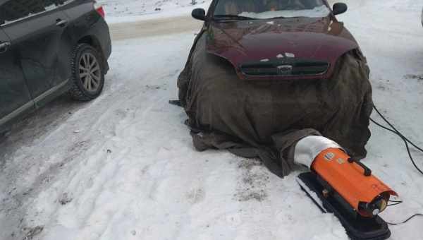 Чому не варто прогрівати двигун сучасного автомобіля: кадри з-під капота