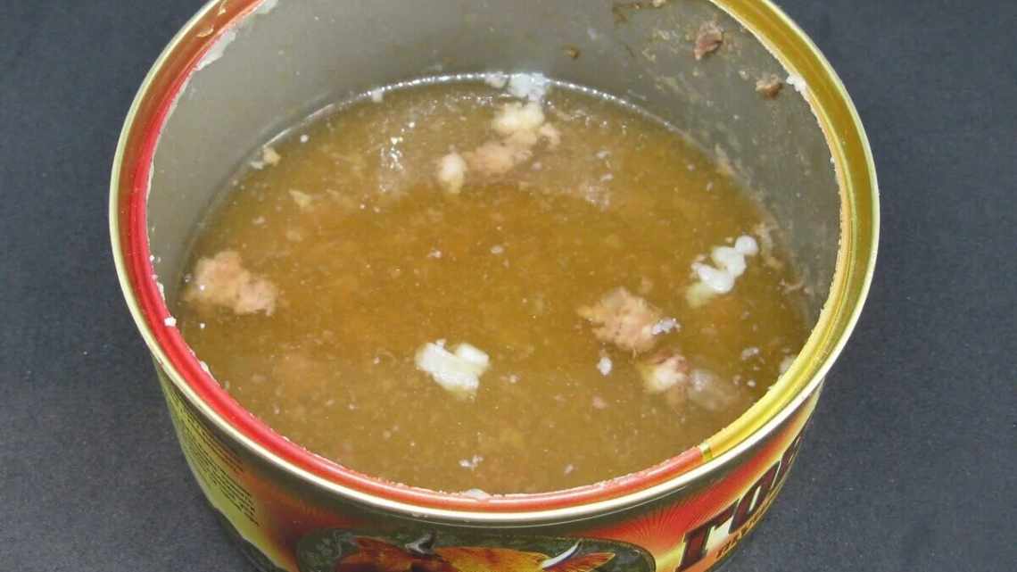 Варім ситний суп з рибних консервів